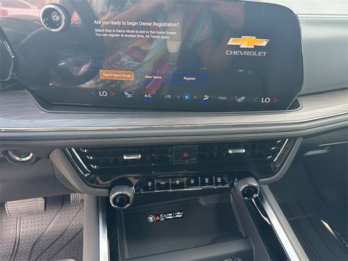 New 2026 Chevrolet Suburban Z71 image 32