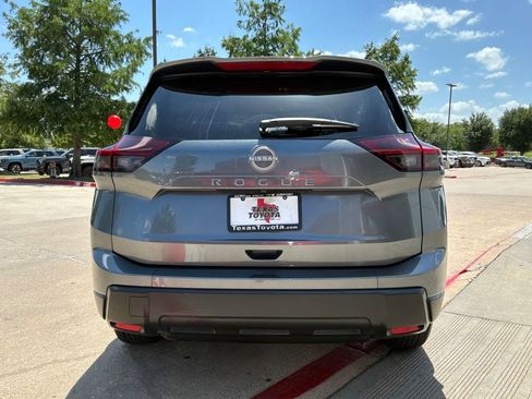 Used 2026 Nissan Rogue SV FWD image 7