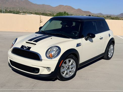 Used 2013 MINI Cooper S FWD image 5