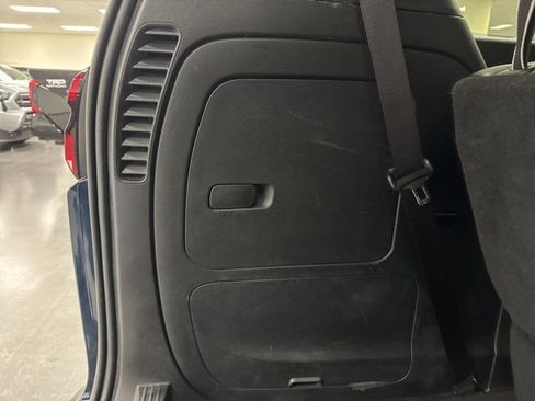 Used 2022 Chrysler Pacifica Touring-L w/ Uconnect Theater Family Group image 17