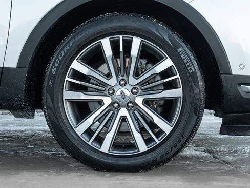 Used 2019 Ford Explorer Platinum image 33