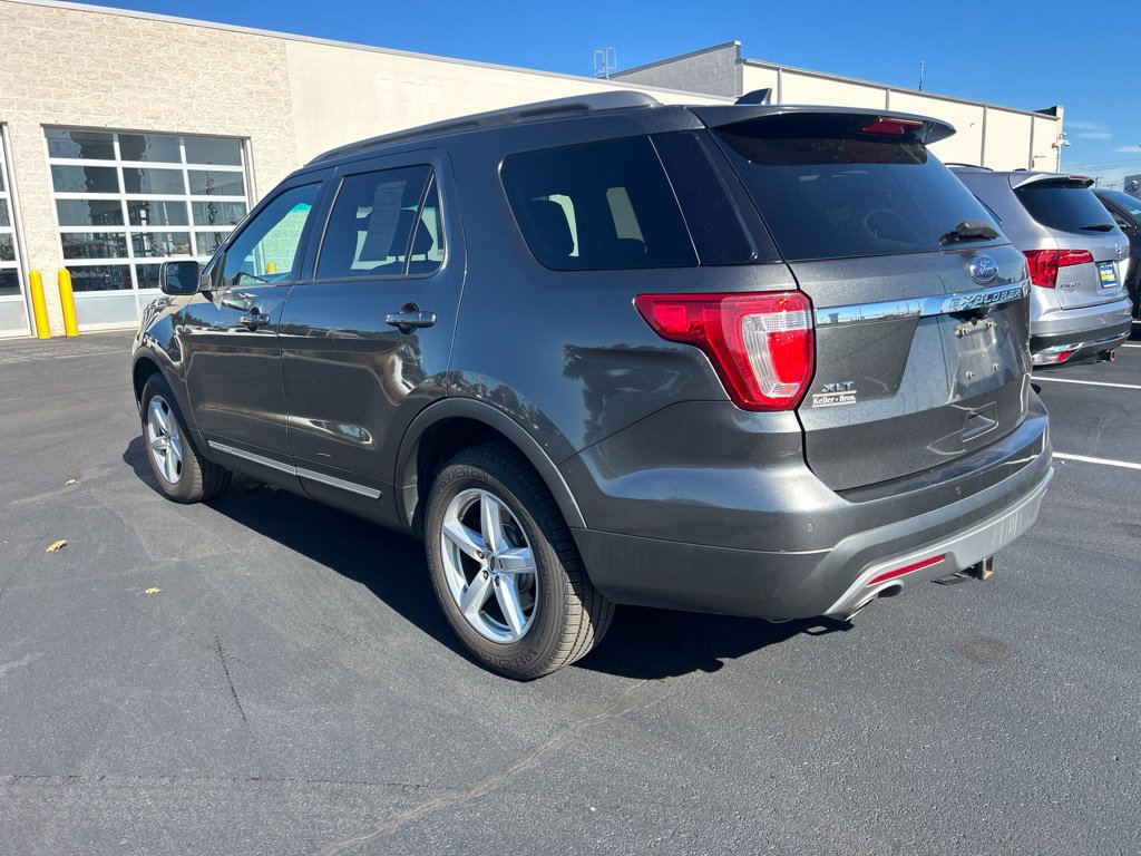 Used 2016 Ford Explorer XLT w/ Equipment Group 202A AWD/4WD image 5