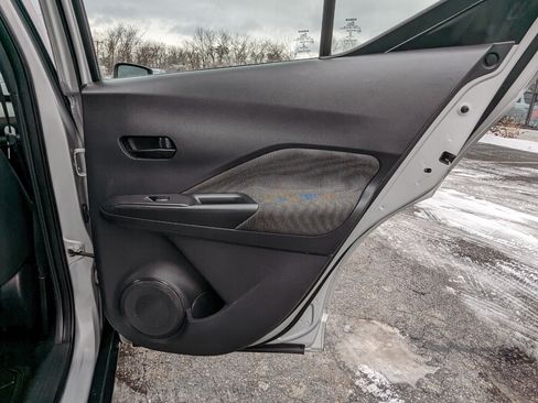 Used 2020 Nissan Kicks S image 31