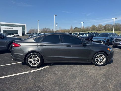 Used 2018 Ford Fusion SE w/ Fusion SE Technology Package FWD image 3