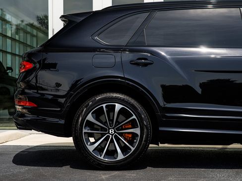 Certified 2023 Bentley Bentayga Extended Wheelbase AWD/4WD image 24