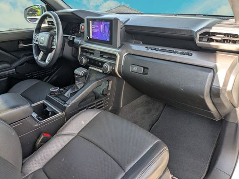 Used 2024 Toyota Tacoma TRD Sport AWD/4WD image 25