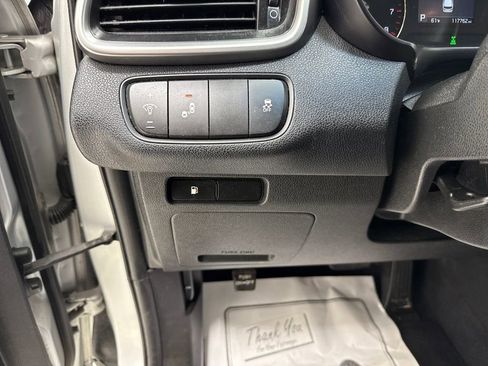Used 2019 Kia Sorento LX image 20