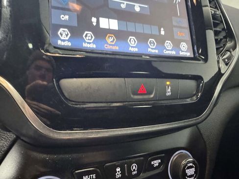 Used 2022 Jeep Cherokee Limited image 30