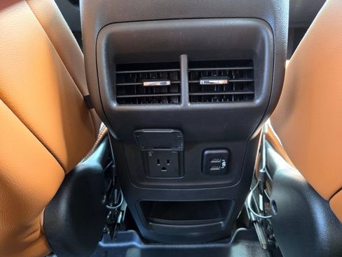 Used 2017 GMC Acadia SLT AWD/4WD image 17