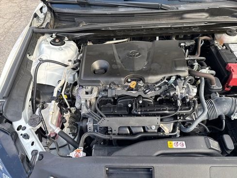 Used 2022 Toyota Camry SE image 5