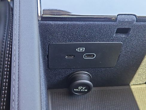 New 2026 Volvo XC90 T8 Ultra w/ Protection Package Premier image 8