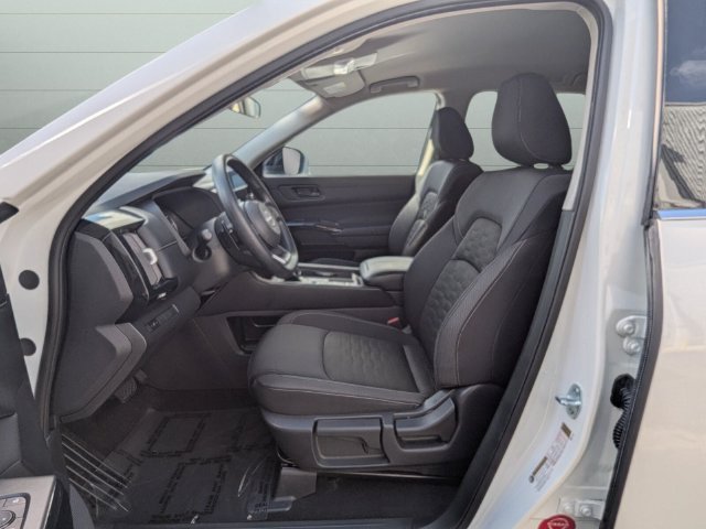 Certified 2025 Nissan Pathfinder S FWD image 12