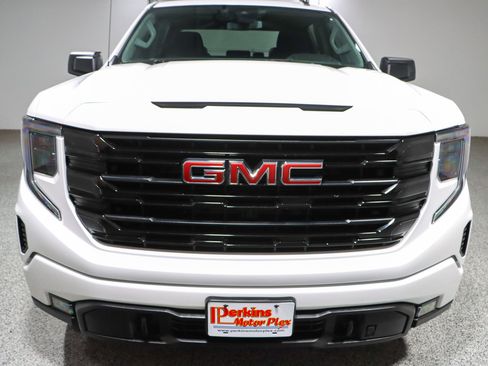 Used 2023 GMC Sierra 1500 Elevation w/ X31 Off-Road Package AWD/4WD image 4