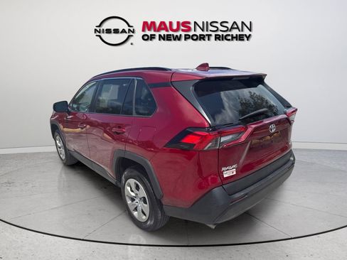 Used 2021 Toyota RAV4 LE AWD/4WD image 10