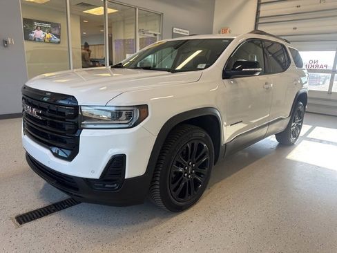 Used 2023 GMC Acadia SLE w/ Driver Convenience Package image 4