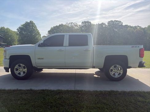 Used 2018 Chevrolet Silverado 1500 LT w/ Texas Edition image 4