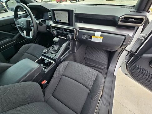 Used 2025 Toyota 4Runner SR5 AWD/4WD image 21