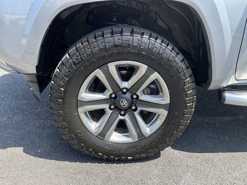 Used 2017 Toyota Tacoma Limited w/ Tow Package AWD/4WD image 17