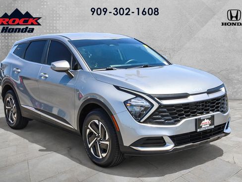 Used 2023 Kia Sportage LX AWD/4WD image 3