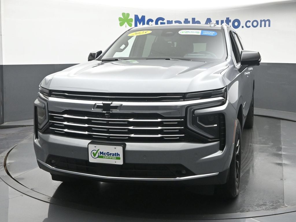 Used 2025 Chevrolet Suburban Premier AWD/4WD image 21