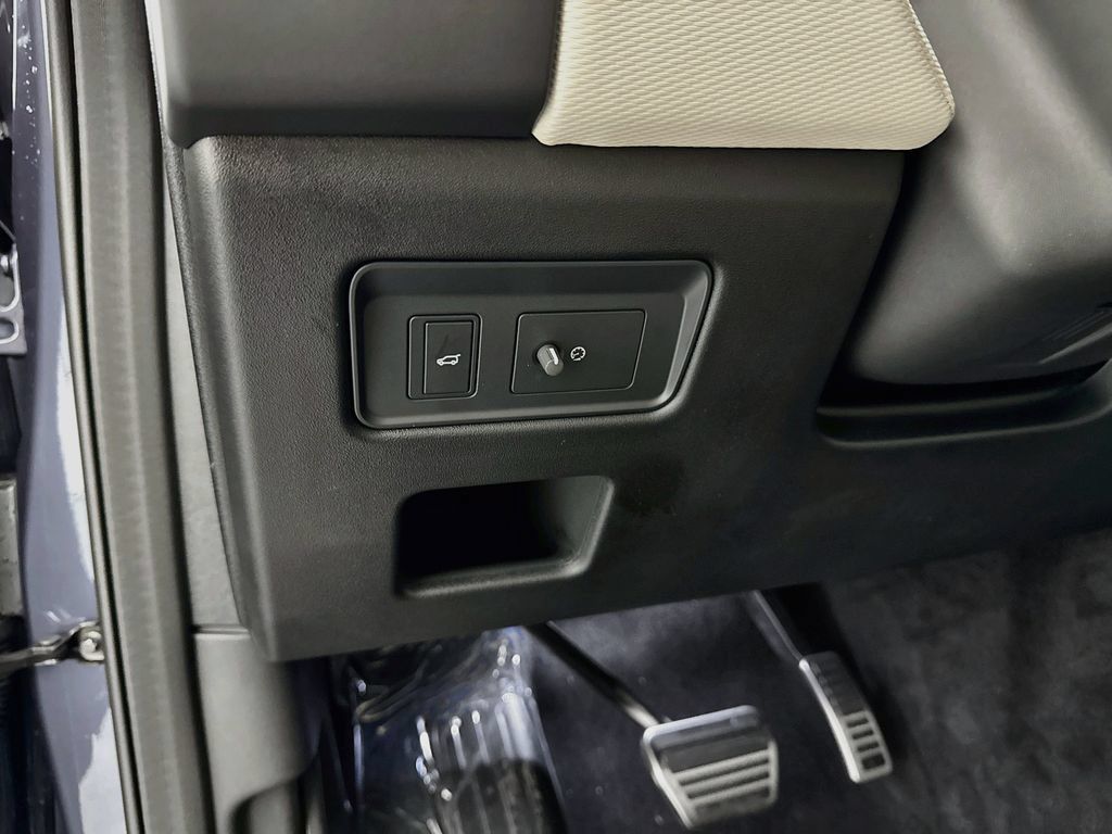 New 2026 Land Rover Discovery Limited Edition AWD/4WD image 10