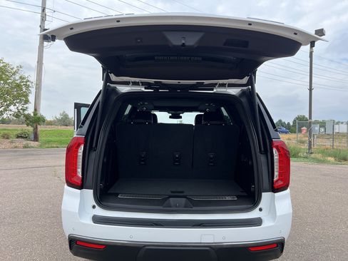 Used 2023 GMC Yukon AT4 w/ Technology Package AWD/4WD image 14