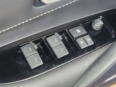 Used 2025 Toyota Corolla SE w/ SE Package image 23