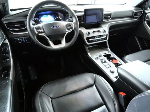 Certified 2023 Ford Explorer XLT w/ Equipment Group 202A image 4