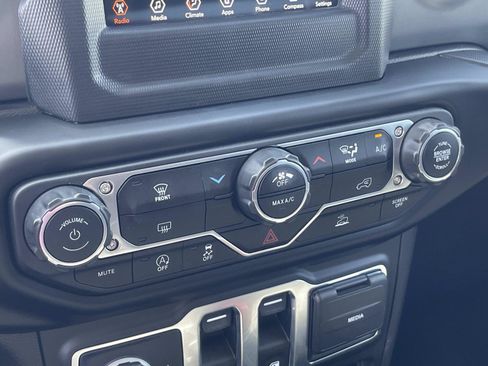 Used 2022 Jeep Wrangler Sport AWD/4WD image 24