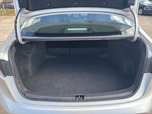 Used 2025 Toyota Corolla LE image 29