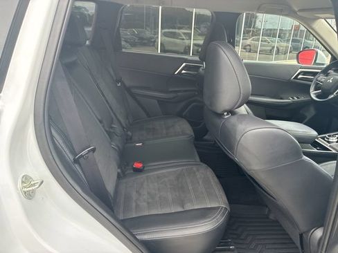 Used 2024 Mitsubishi Outlander SE FWD image 9