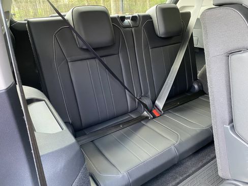 Used 2023 Volkswagen Tiguan SE image 37