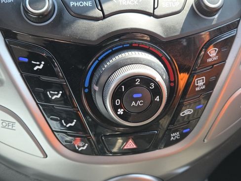 Used 2013 Hyundai Veloster w/ Tech Pkg FWD image 29