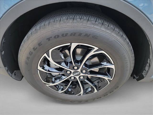 Used 2025 Lincoln Nautilus Premier AWD/4WD image 10