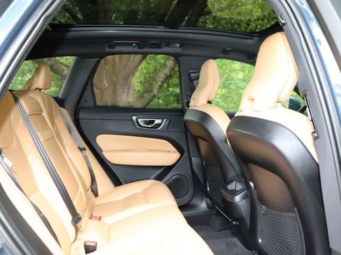 Used 2019 Volvo XC60 T6 Momentum w/ Premium Package AWD/4WD image 38