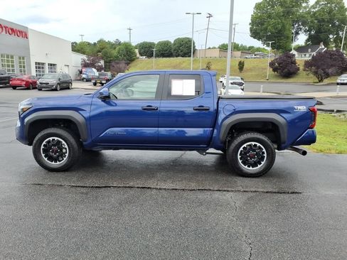 Certified 2025 Toyota Tacoma TRD Off-Road AWD/4WD image 22