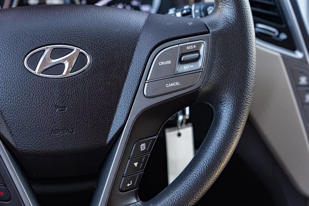 Used 2018 Hyundai Santa Fe SE AWD/4WD image 16