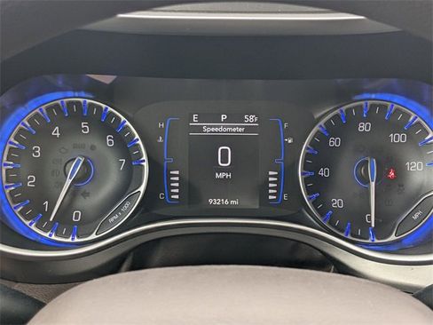 Used 2018 Chrysler Pacifica Touring Plus image 22