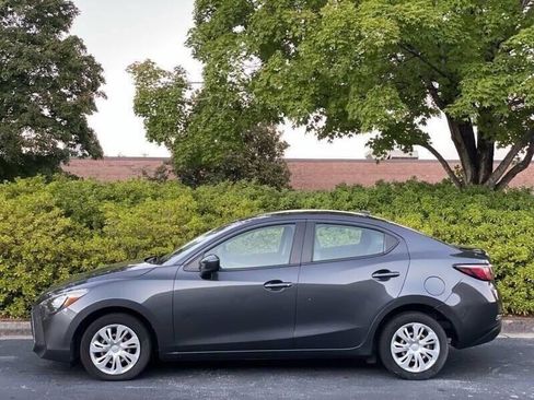 Used 2019 Toyota Yaris L image 4
