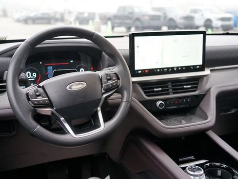 Certified 2025 Ford Explorer Platinum w/ LUX Leather Package image 11