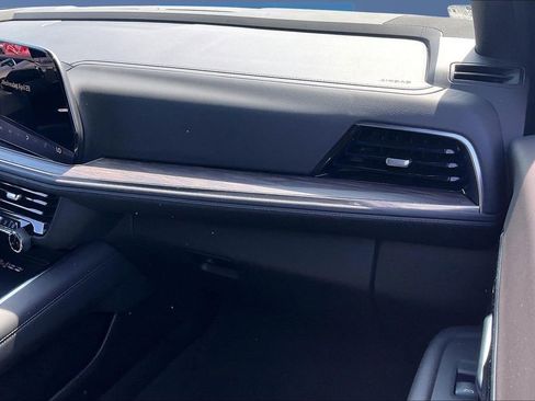 Used 2025 Chevrolet Suburban Z71 AWD/4WD image 27