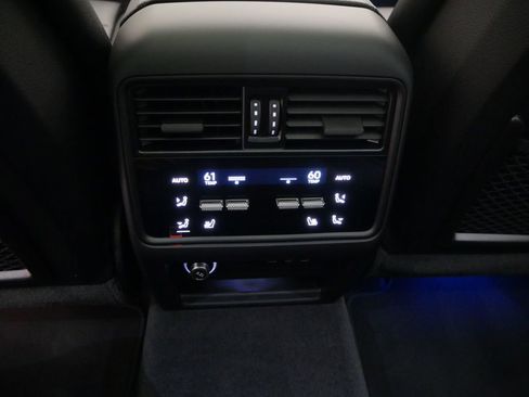 Certified 2024 Porsche Cayenne image 37