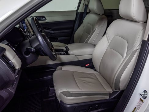 Used 2024 Nissan Pathfinder SL w/ Black Appearance Package AWD/4WD image 22