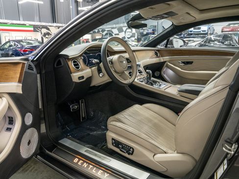 Used 2024 Bentley Continental GT V8 AWD/4WD image 32