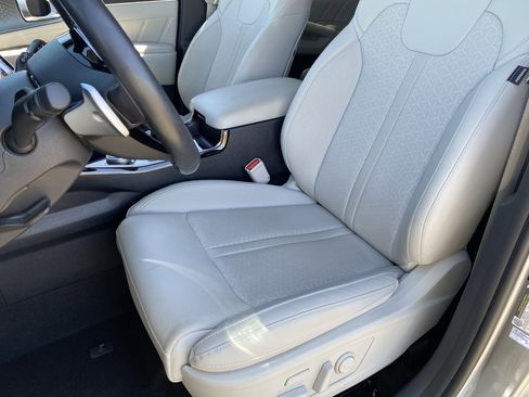 Used 2023 Kia Sorento SX Prestige w/ Panoramic Sunroof Package AWD/4WD image 16