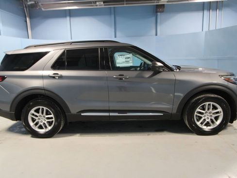 Used 2025 Ford Explorer Active AWD/4WD image 31