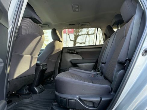 Used 2023 Toyota Highlander LE image 16