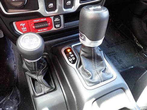 Used 2025 Jeep Wrangler Rubicon AWD/4WD image 16