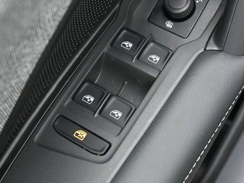 Used 2025 Volkswagen Tiguan S AWD/4WD image 12
