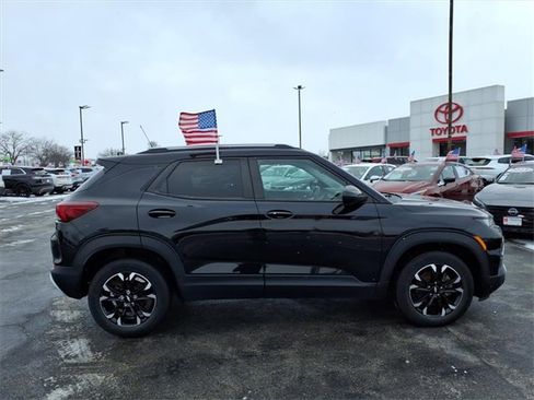 Used 2021 Chevrolet TrailBlazer LT image 2